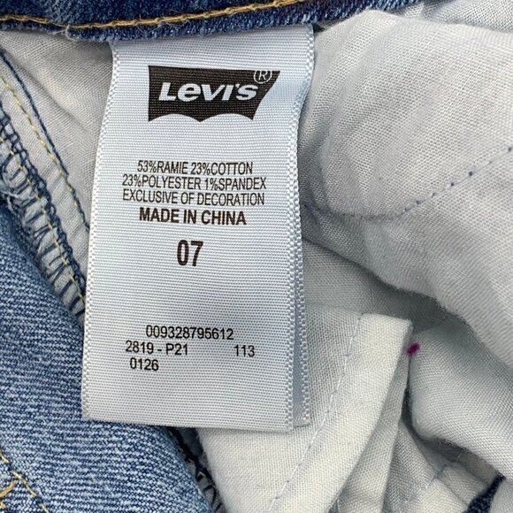 🎉Levi's Light Wash Denim Polkadot Shorty Shorts - Picture 4 of 6